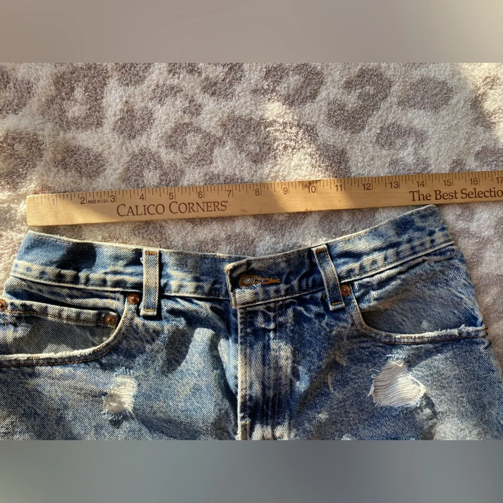 Vintage 90s Levi’s High Waist Cutoff Jean Shorts Size 32